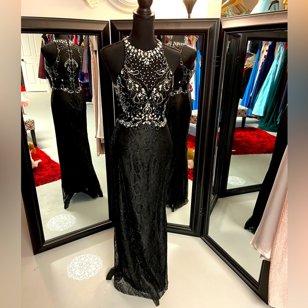 Embellished sheeth dress